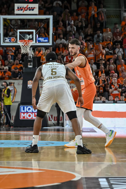 在对阵劲敌 在对阵劲敌