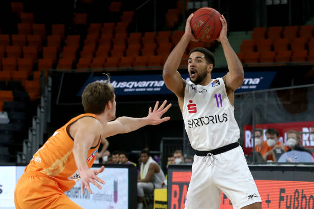 他仍会参与 他仍会参与